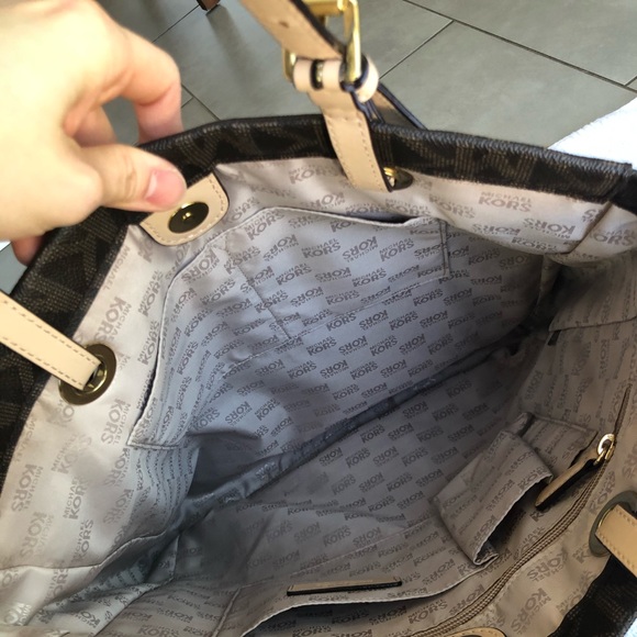 Michael Kors bags - Picture 6 of 6